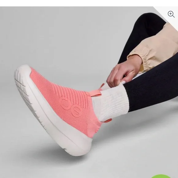 NWOT: Oofos OOmy Zen - Picture 5 of 7